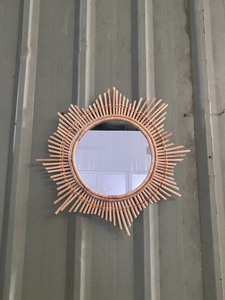 Miroir mural en rotin décoratif artisanal pour la maison fabriqué au Vietnam 2023 nouveau design décoratif unique pour un ton terreux - Product Image 3