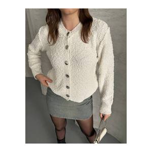 Cardigan lavorato a maglia da donna con bottoni - Product Image 2