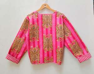 Manteau d'hiver doux et décontracté en coton matelassé de style bohème imprimé de blocs pour femmes, fermeture par boutons, technique lavée, fait à la main, vacances - Product Image 4