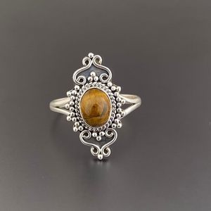 Anillo Gótico de Plata 925 con Ojo de Tigre, Talla Personalizada, Estilo Bohemio, Gema de Ágata de Corte Ovalado, Engaste Clásico con Baño de Oro de 18K - Product Image 3