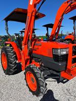 Gebrauchter Kubota Rasenmäher-Traktor mit Frontlader und Baggerlader, Mini-Traktor Rasenmäher-Traktor mit Baggerlader zu verkaufen