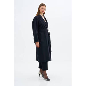 Manteau trench noir à double boutonnage pour l'automne et l'hiver avec épaulettes et doublure en soie - Product Image 3