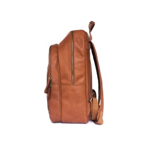 Mochila minimalista de piel auténtica, diseño elegante con bolsillo con cremallera frontal - Product Image 5