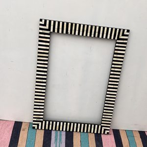 Espejo de Pared Moderno con Incrustaciones de Hueso, Hecho a Mano por Artesanos, Ecológico, Duradero, Espejo Decorativo Premium para Interiores de Casas de Lujo - Product Image 5