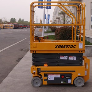 Plataforma Elevadora de Tijera Móvil Hidráulica XG0708DC de 7 m con Baterías de Plomo-Ácido de 115 Ah para Hoteles, Nueva Condición, Venta de Elevador de Tijera - Product Image 3