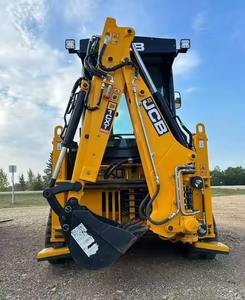 Chargeuse compacte JCB 1CXT avec pince télescopique - Machine de construction compacte, polyvalente et puissante - Product Image 2