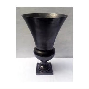 Dernier arrivage Pot de fleurs de taille personnalisée dans un nouveau look Vase de fleurs en aluminium au design étonnant pour la décoration extérieure - Product Image 4