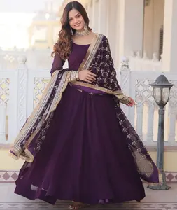 Robes Anarkali cousues à la mode de style indien et pakistanais avec broderie séquentielle et ensemble Dupatta pour femmes