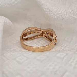 Bague en diamant de laboratoire en or 18 carats personnalisée certifiée IGI Bague de fiançailles personnalisée pour les femmes en acier inoxydable principal - Product Image 2