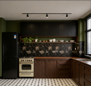 Système d'armoires de cuisine de luxe à tons foncés, construction en bois massif, étagères et portes à exposition ouverte, meubles de rangement fonctionnels - Product Image 3