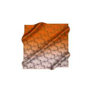 ผ้าพันคอผ้าไหมลายทแยงสีส้มที่มีลวดลาย - Product Image 1