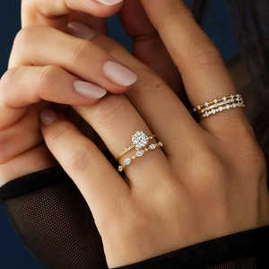 Anillo de Compromiso y Matrimonio de Plata 925 con Moissanita de Corte Redondo Vintage, Estilo Elegante para Tu Día Especial - Product Image 2