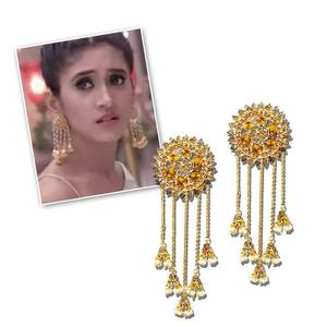 Kriaa Boucles d'oreilles pendantes en perles plaquées or 1310509 Accessoire de mode style chaîne en rouleau - Product Image 1