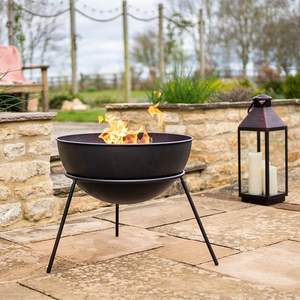 Iron <b>fire</b> <b>pit</b> with mesh lid ensuring safety for children and pets during outdoor evening family garden gatherings - Product Image 2