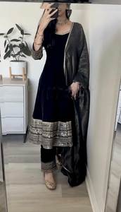 Broderie avant et arrière des deux côtés Trendy Black Color Custom Satisfaction Designer Kurti & Bottom With Dupatta Set - Product Image 3