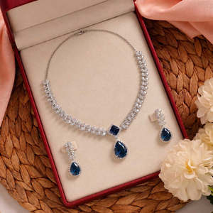 ชุดสร้อยคอและต่างหูเงิน Hallmark Midnight Elegance เครื่องประดับชั้นดีประดับด้วยพลอยสีแซฟไฟร์และเพชรทรงหยดน้ำสำหรับงานแต่งงาน - Product Image 1