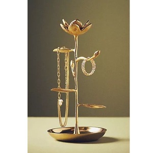 Support à bijoux en métal noir mat avec base ronde, support pour anneaux, boucles d'oreilles, collier, support à bijoux de luxe pour table - Product Image 2