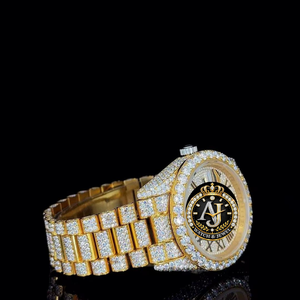 Montre-bracelet de cérémonie en or avec bracelet entièrement serti de moissanite et affichage des chiffres romains, à prix de gros - Product Image 3