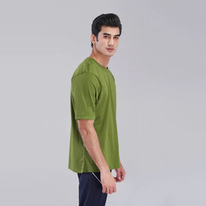 เสื้อยืดผ้าฝ้าย100% โอเวอร์ไซซ์สำหรับผู้ชายดีไซน์ธรรมดาเฮฟวี่ไซส์พลัสไซส์ผลิตจากวัสดุโพลีเอสเตอร์/ คอตตอน - Product Image 3