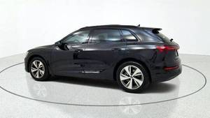 Audi Q8 e-tron quattro Premium AWD quattro Premium 4dr SUV 2024, autos usados sin accidentes en venta - Product Image 3