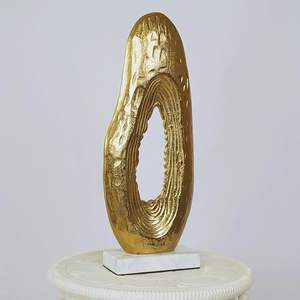 Escultura de aluminio contemporánea moderna declaración artística audaz para profesionales creativos chapada para decoración de espacios de trabajo - Product Image 1