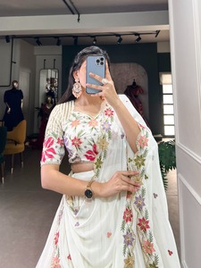 Traje de diseñador moderno Georgette Lehenga Choli & Dupatta Lentejuelas Hilo Bordado Trabajo Proveedor mundial a la venta - Product Image 5