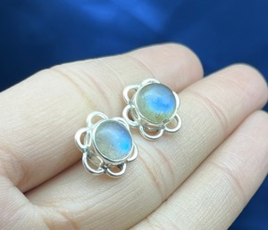 Boucles d'oreilles clous en argent Labradorite Boucles d'oreilles clous ronds en Labradorite faits à la main - Product Image 3