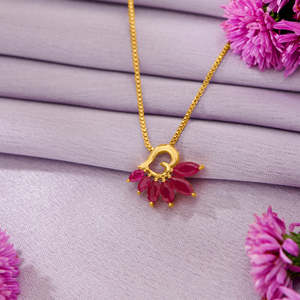 Collar con Colgante de Flor Chapado en Rodio Oro Rosa con Acentos de Circonita, Perla y Diamante - Product Image 1