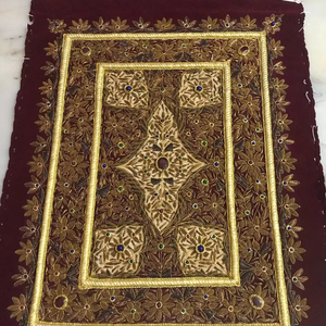 Tapis de bijou Zari fait main exclusif Art traditionnel avec pierres semi-précieuses pour une décoration intérieure élégante - Product Image 1