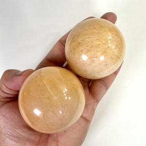 Vente en gros de sphères gravées en agate MUNTAHA de qualité supérieure, aventurine jaune, 40-55 mm, 150-250 g, cristal de guérison naturel, boule de Reiki - Product Image 1