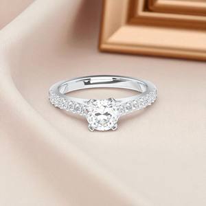 Anillo de compromiso solitario con diamante moissanita de 1.17 quilates, calidad E-F/VS, engaste de puntas, forma redonda, hecho en plata de ley para mujer - Product Image 2