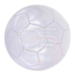 Balón de fútbol impreso personalizado con logotipo del equipo escolar disponible para pedidos al por mayor a granel - Product Image 2