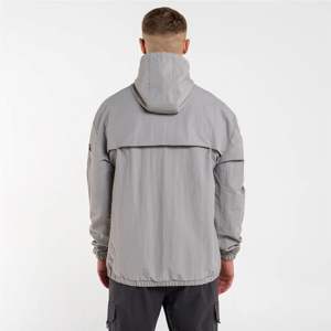 Chaqueta Windrunner versátil para hombre con tiras reflectantes y múltiples bolsillos para aventuras al aire libre - Product Image 3