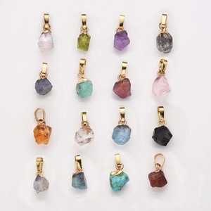 Pendentif tendance 2025 en forme de pointe avec pierres précieuses mélangées, environ 10 à 15 mm. Chaînes de fiançailles vintage plaquées or et argent faites à la main avec sertissage de pierres - Product Image 6