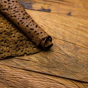 Cuir découpé au laser à fleurs marron chocolat disponible en 1 à 22 pieds carrés Commandez des produits en cuir. - Product Image 4