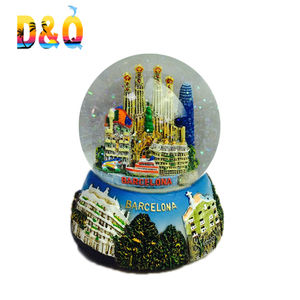 تصميم مخصص راتنج بناء المناظر الطبيعية كراكو بولندا كرات الثلج التذكارية - Product Image 4