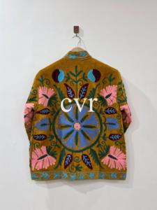 Manteau de luxe pour femme en velours Suzani brodé à la main, écoresponsable, style bohème hivernal, vêtement d'extérieur ouzbek fait main, idéal pour les fêtes - Product Image 4