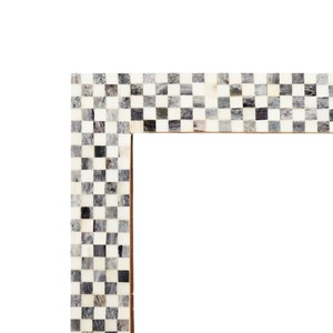Marco de Fotos Artesanal con Incrustaciones de Hueso, Diseño a Cuadros Rústico Moderno, para Decoración de Habitaciones Contemporáneas en Gris y Blanco - Product Image 2