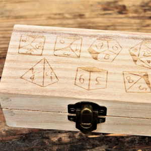 กล่องลูกเต๋าทำจากสักหลาดขนาดเล็กกล่องลูกเต๋าทำจากไม้ของขวัญขายดีกล่องไม้สัญลักษณ์ติดผนังทำในอินเดีย - Product Image 1