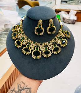 Ensemble de collier Moissanite Kundan de qualité supérieure avec pierre hydro pour les femmes parfait pour le mariage, ensemble de collier de luxe pour les fêtes - Product Image 3