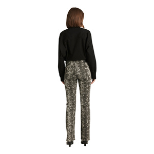 Jeans de Mezclilla Premium al por Mayor, Corte Regular, Cintura Media, Estilo Casual, Transpirables, Personalizables OEM ODM, Directo de Fábrica para Mujer - Product Image 4