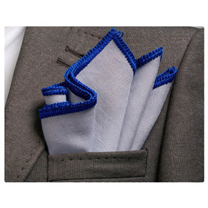 Pañuelo de bolsillo para blazer y traje, gris claro con borde azul tejido a mano, diseño exclusivo, pañuelo de bolsillo y pañuelos de mano - Product Image 1