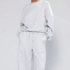 Ensemble deux pièces décontracté pour femme, pull à capuche, coupe régulière, polyester et élasthanne, haut court uni - Product Image 1