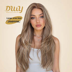 (Solo para EE. UU.) Peluca Sintética de 13*6 Capas Joanna-DWY con Encaje Transparente y Reflejos Marrones, Freepart Libera Lace - Product Image 1