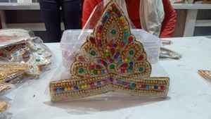 Couronne Mukut artisanale pour les temples, pour les idoles divines, meilleur prix de gros - Product Image 2