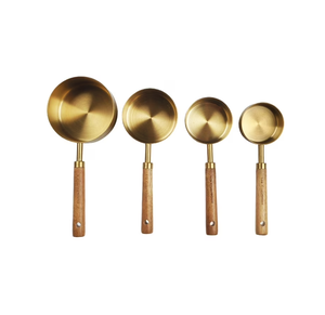 Tazas y cucharas medidoras de latón Accesorios de cocina Mango de madera Logotipo personalizable Cuchara medidora de latón de alta calidad - Product Image 1