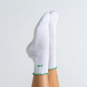 Chaussettes en coton antidérapantes écologiques avec logo personnalisé ODM, bordure à volants pour femmes, grip pour le Pilates, usage quotidien, lettres brodées, Vietnam - Product Image 3