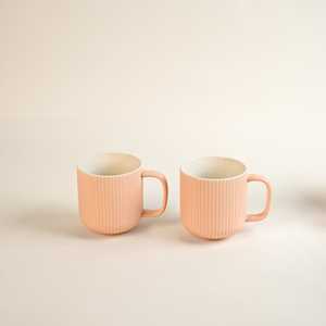 ชุดแก้วกาแฟลายกุหลาบแบบมีหูจับ ทำจากเซรามิกเนื้อละเอียด ทนความร้อน ใช้กับไมโครเวฟและเครื่องล้างจานได้ ดีไซน์เรียบง่ายสไตล์ตะวันตก เหมาะสำหรับเป็นของขวัญ - Product Image 3