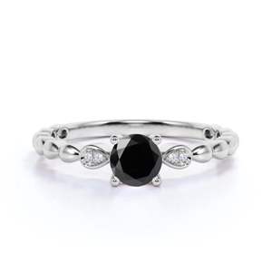 Anillo de diamante blanco y negro de 5 piedras en forma redonda para mujer - Product Image 4