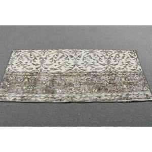 Alfombra Vintage de 1.8x4.1 pies, Alfombra Turca Pequeña, Alfombra Floral Marrón y Blanca - Product Image 3